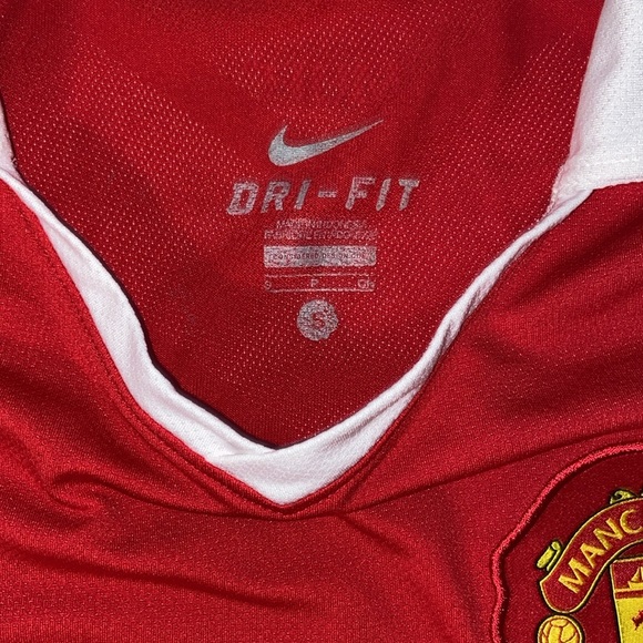 Manchester United men’s Nike football jersey. Men’s size small, red and white. - Picture 5 of 6